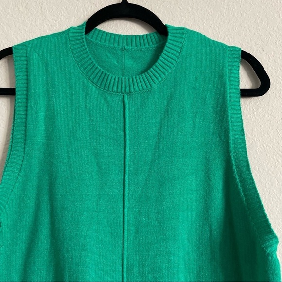Missguided woman’s pullover vest size Medium soft green layering preppy chic - Picture 8 of 9